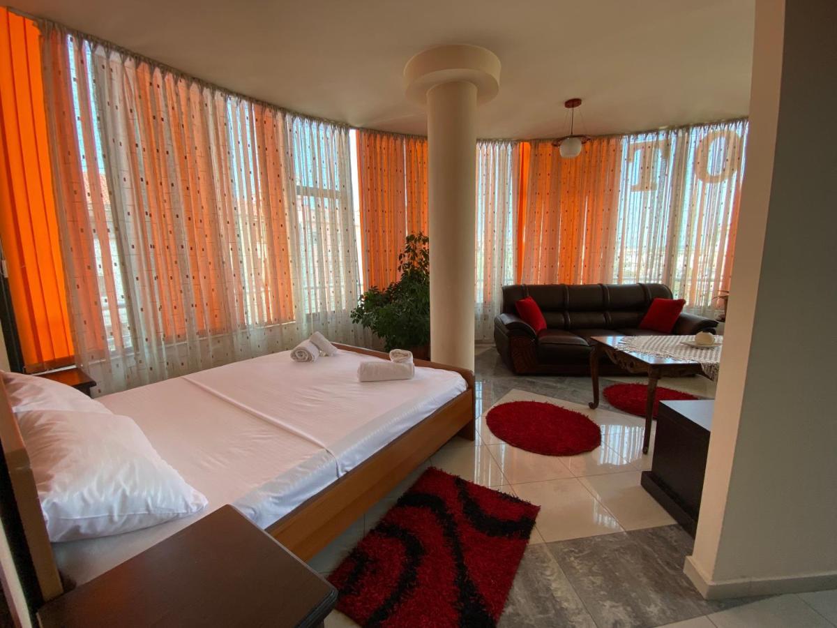 Hotel W Bush Square Fushe-Kruje Buitenkant foto