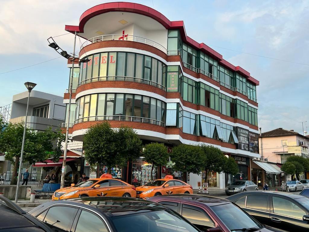 Hotel W Bush Square Fushe-Kruje Buitenkant foto